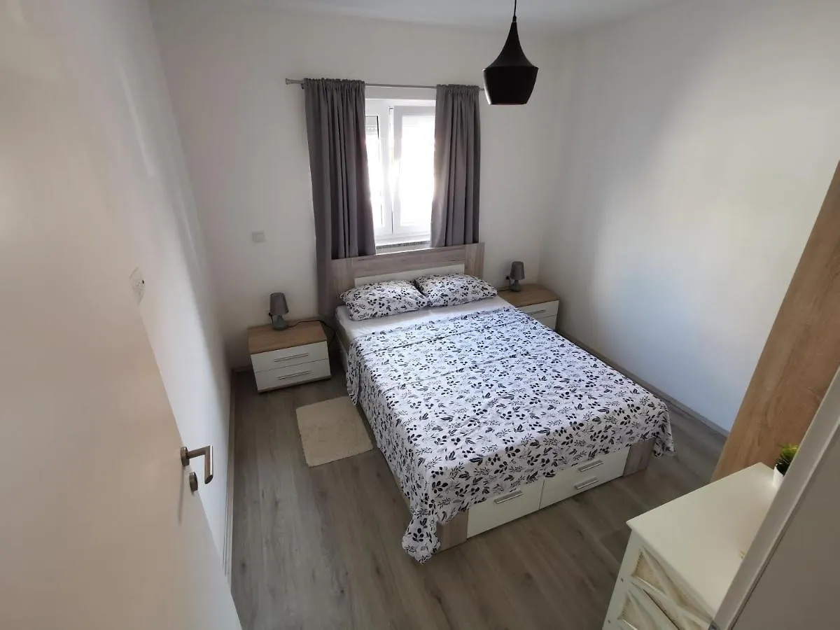 Frane Apartment Pula 0*,  Croatia