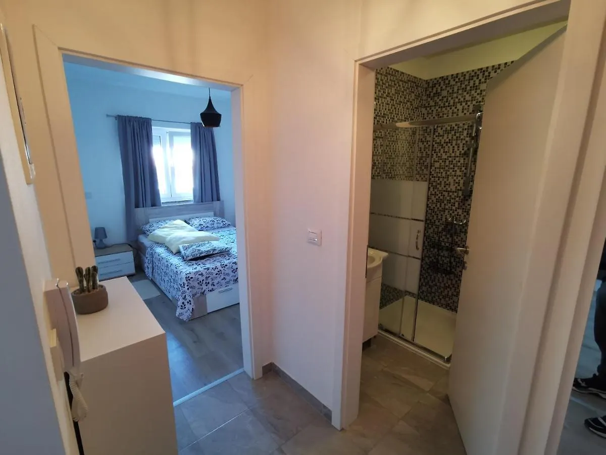Frane Apartment Pula 0*,