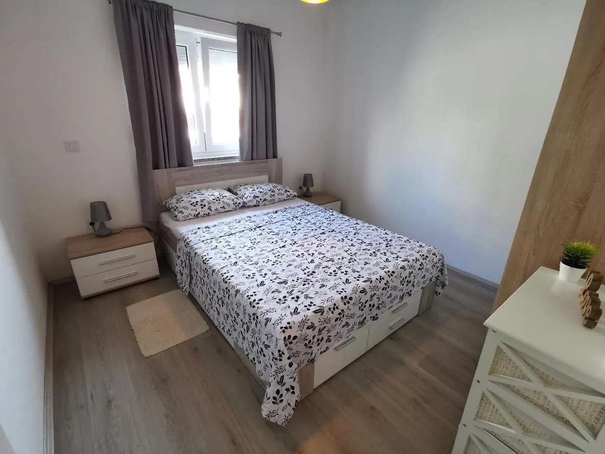 Apartment Ferienwohnung Frane Pula